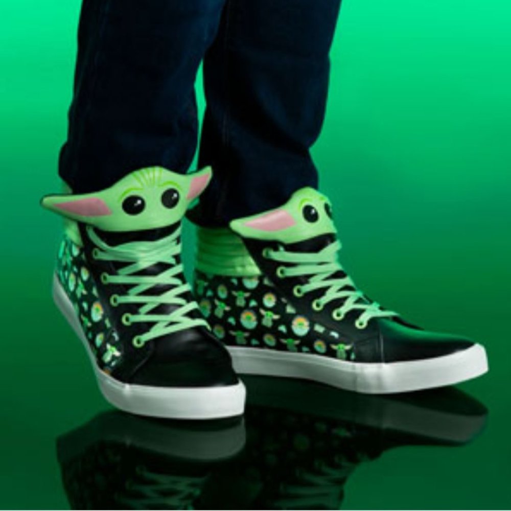 GroundUp Star Wars Size Mens 7 Womens 9 The Mandalorian GROGU The Child Sneakers
